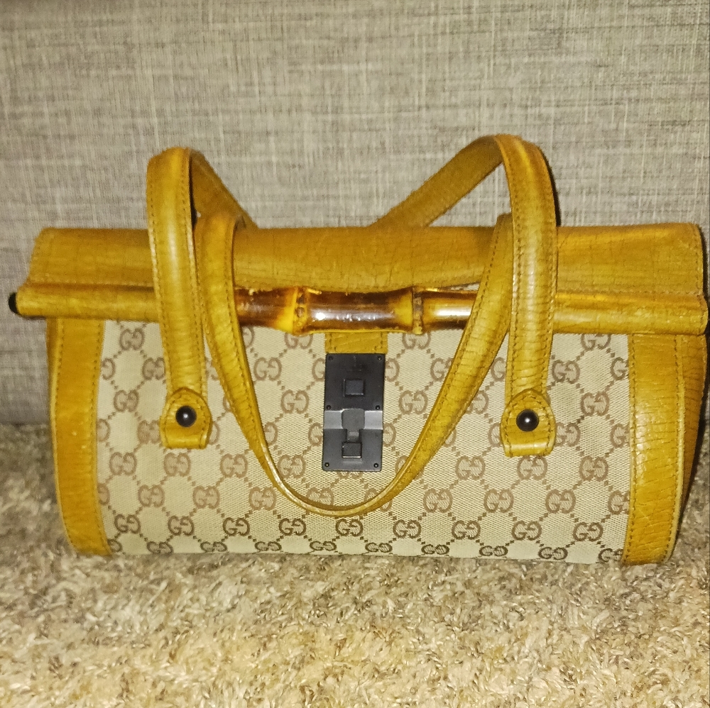 Pre loved Gucci handbag.